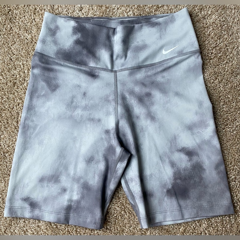 Nike Women’s Gray Tie-Dye Biker Shorts Size Small